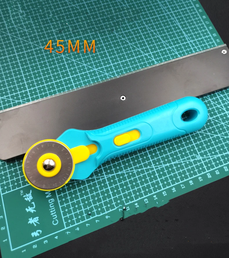 Taglierina rotonda rotante in  - Rotary Cutter Fabric recensione e prezzo